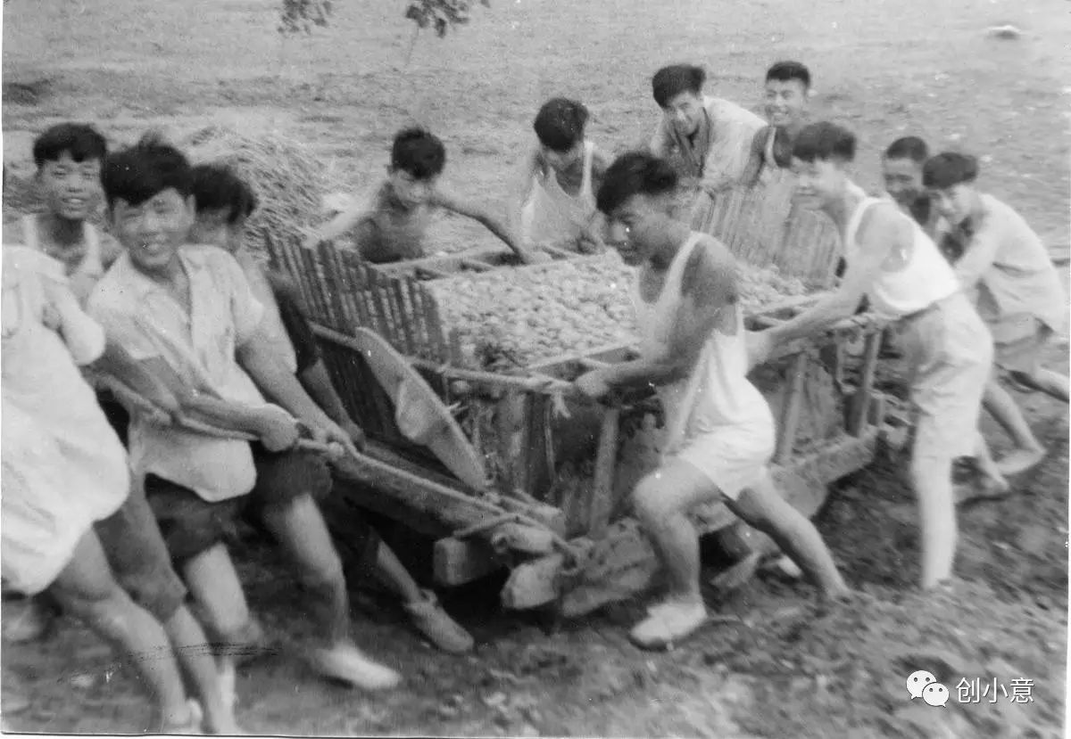 60年男士发型演变史：从1950年代到现代，掌握流行趋势与Tony过招