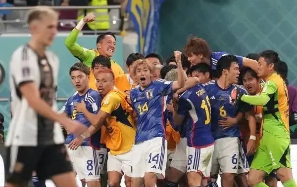 世界杯E组爆冷：日本2-1逆转德国，西班牙7-0大胜哥斯达黎加