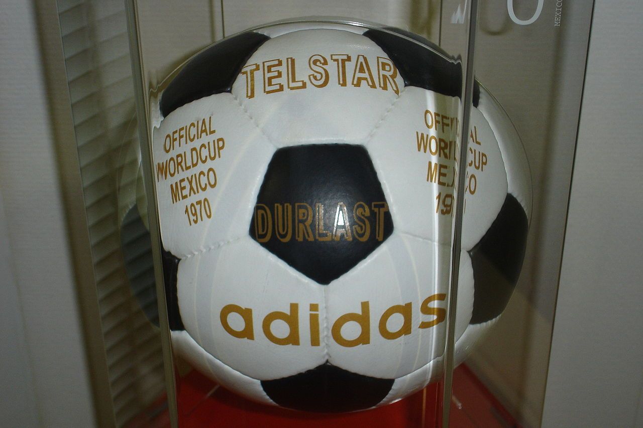 1970年墨西哥世界杯：Telstar电视之星足球的革命性设计与贝利的传奇