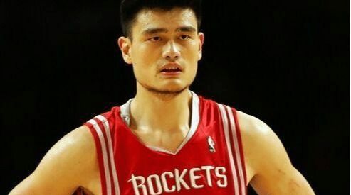 姚明NBA年薪详解：从1804万到8000万美元的薪资增长历程