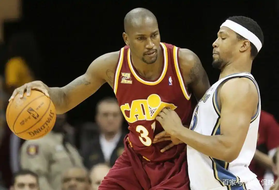 詹姆斯骑士队球衣_詹姆斯骑士队友有哪些_nba骑士队詹姆斯