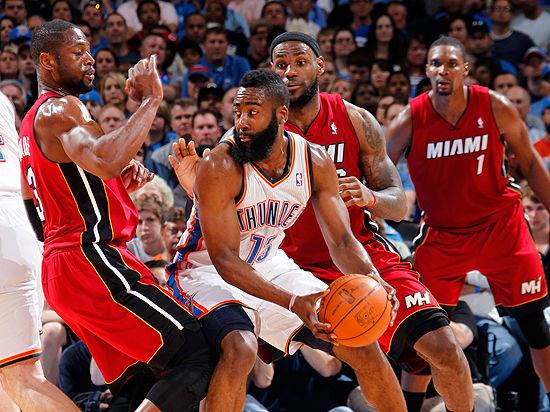 韦德VS哈登：错位对决成总决赛关键，谁将主宰得分后卫之争？