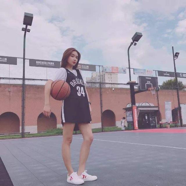 nba的女主播_nba篮球美女主播_女主播打篮球